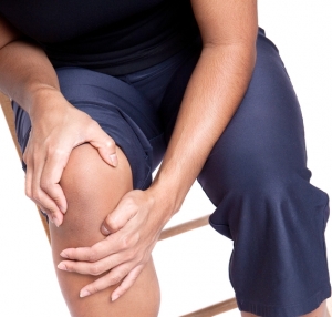 تعرفوا على طرق علاج ألم الركبة بطرق طبيعية!