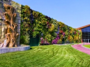 شاهد بالصور: أكبر حديقة عمودية في العالم !!