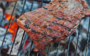شواء اللحوم على الفحم وعلاقته بالاصابة بالسرطان