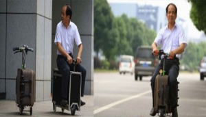 صيني يحول حقيبة سفر إلى دراجة نارية