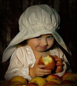 طفلك يحتاج تفاحة يوميًا لتجنب زيارة الطبيب