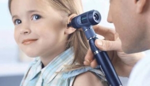 أسباب مشاكل السمع عند الأطفال والمراهقين وطرق تجنبها