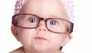 الكشف المبكر على العين يُظهر مشكلات الرؤية عند الأطفال