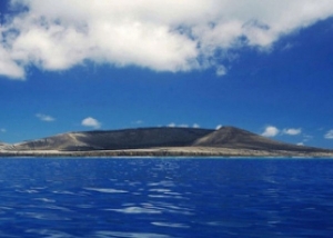 جزيرة جديدة ترتفع فوق مياه المحيط بعد ثوران بركان 