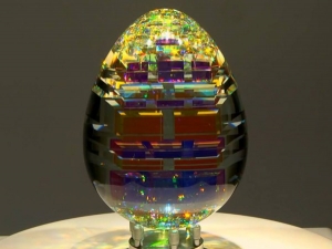 مجسمات زُجاجية تعتمد على قوانين فيزياء الضوء