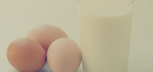 6 أطعمة ومشروبات من الخطر تناولها معًا: البيض مع اللبن والخل مع الشاي 
