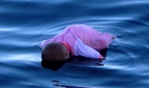 العثور على طفل سوري حديث الولادة ميتاً على الشواطئ اليونانية