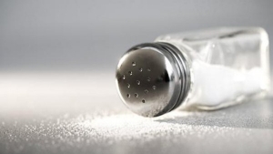 نيويورك أول مدينة أميركية تحذر من الملح في قوائم الطعام 