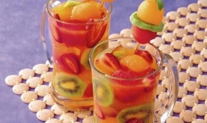 عصير الفاكهة الطازج المنعش