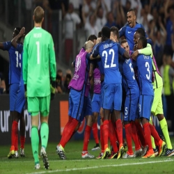 ثنائية جريزمان تضع فرنسا في نهائي بطولة أوروبا