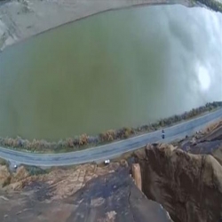 فيديو | قافز مظلي يصور قفزته من أعلى جبل