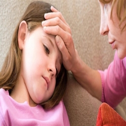لماذا يُصاب طفلك بالصداع؟ ستتفاجئين بكثرة المسببات