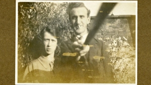 شاهد… القصة وراء أول صورة سيلفي في التاريخ من عام 1926 