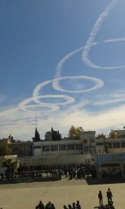 شاهد الصور… طائرات حربية إسرائيلية ترسم "علامات الحرب" فوق سماء غزة ؟! 