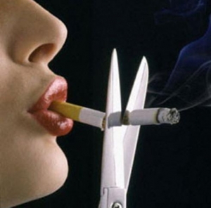 دراسة: التدخين يُسقط الاسنان مبكرا
