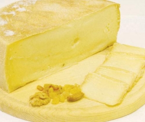 أطعمة تسبب الصداع أهمها العنب والجبنة الرومى