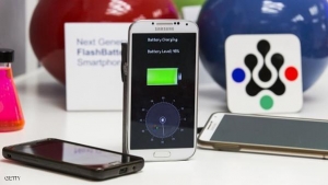 بطارية للهواتف الذكية من مادة الألمنيوم، يمكن شحنها في دقيقة واحدة