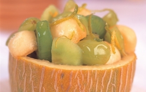 سلطة الفاكهة الخضراء الباردة (طبق للحمية)