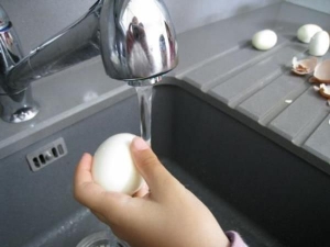 احذري غسل البيض بعد شرائه!