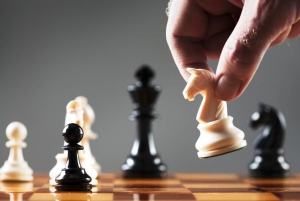 ضبط بطل عالمى فى الشطرنج «يغش» فى التواليت