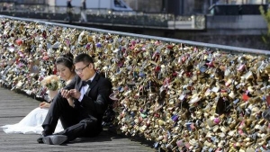 هل سمعت عن أقفال الحب على جسر بون ديزار في باريس