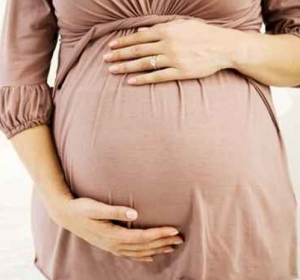 بعد عملية قيصيرية : طبيب ينسى جواله في رحم إمرأة حامل 
