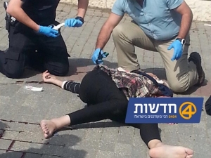  اصابة 3 اسرائيليين أحدهم بحالة الخطر في عملية طعن جديدة في القدس .. اصابة المنفّذة واعتقال آخر 