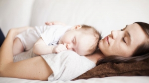 نصائح تُساعد طفلك على النوم الهادىء
