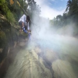  بالفيديو... العثور على نهرٍ مياهه تغلي.. حرارته تكفي لإعداد الشاي