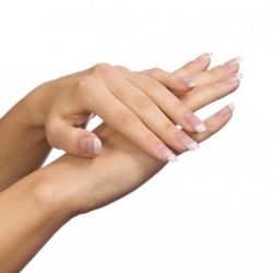 4 خلطات طبيعية سهلة لتبييض اليدين