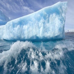 علماء: جبل جليدي هائل بحجم ولاية ديلاوير الأمريكية يتجه للانفصال عن قارة أنتاركتيكا