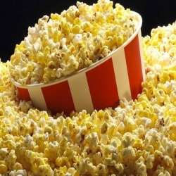 لماذا نأكل الفشار في السينما