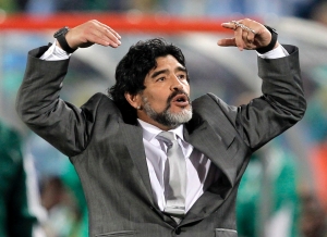 مارادونا قد يمثل أمام القضاء بسبب تهمة "التشهير"