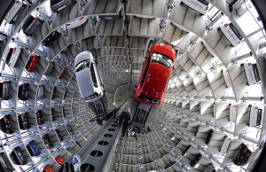 بالصور مستودع لتخزين سيارات‫ ‏فولكس فاجن الألمانية‬