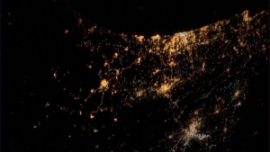 صورة من الفضاء تظهر نيران القصف على غزة