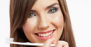 كلّ ما يجب أن تعرفيه عن حساسيّة الأسنان