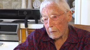 امرأة عمرها 113 سنة  تنشئ حساب في موقع Facebook
